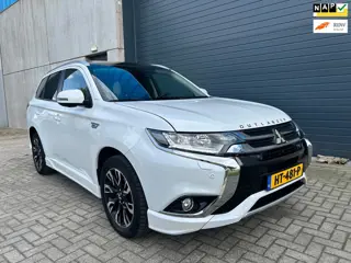 Mitsubishi Outlander 2.0 PHEV instyle+ AUT 4WD SK DAK LEDER