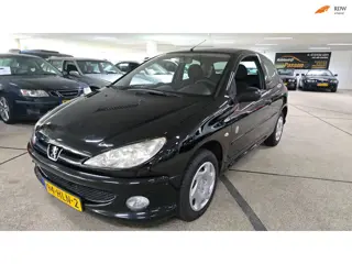 Peugeot 206 1.4 Génération nieuwe apk! Nieuwe koppeling nieuwe Distributie!!