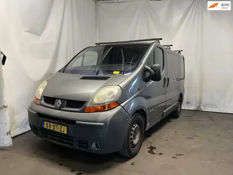 Renault Trafic 2.5 dCi L1H1 - Schade