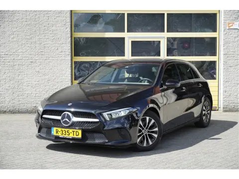 Mercedes-Benz A-Klasse 180 5drs Business Solution BJ2022 Lmv 16" | Led V+A | Pdc | Achteruitrijcamer