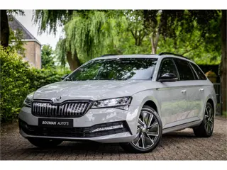 Škoda Superb Combi 1.4 TSI iV Sportline Business Panorama Matrix ACC 360 Camera