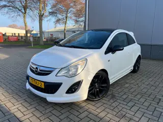 Opel Corsa 1.4-16V Color Edition Black On White Vol Jaar Apk