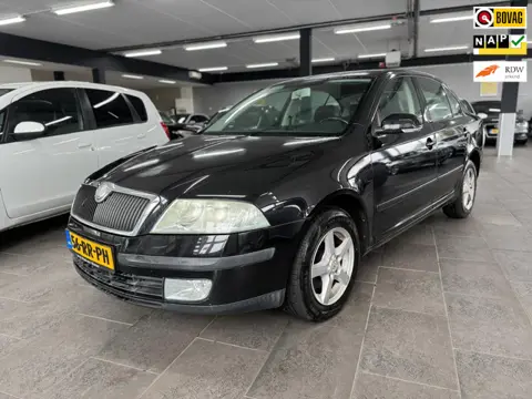 Skoda Octavia 1.6 Ambiente 5-deurs half leer airco elektrische pakket cruise controle lm-velgen trek