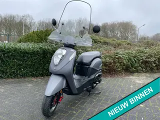 SYM Mio 50i MAT GRIJS WINDSCHERM BETAAL met in3