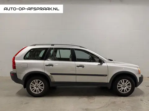 Volvo XC90 2.5 T Momentum Aut. 7p. Leer Pano 4x4