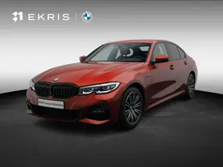 BMW 3 Serie Sedan 330e M Sportpakket | Achteruitrijcamera | Trekhaak | Verwarmde Voorstoelen | LED |