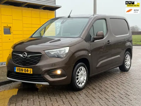 Opel Combo 1.5D L1H1 Innovation Bruin 130PK 6Bak Navi Pdc Camera