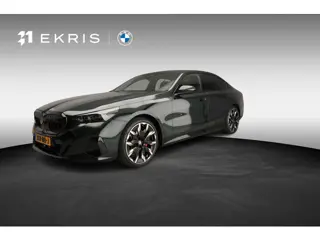 BMW 5 Serie Sedan 520i | M-Sportpakket | LED | Navigatie | Panoramadak | Sportstoelen | DAB | Bowers