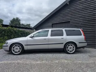 Volvo V70 2.3 T-5 (bj 2004, automaat)