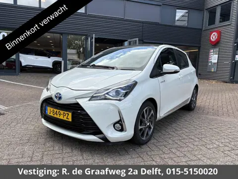 Toyota Yaris 1.5 Hybrid Premium | Navigatie | Panoramadak | Half Leder |