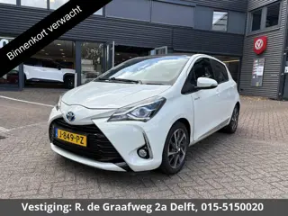 Toyota Yaris 1.5 Hybrid Premium | Navigatie | Panoramadak | Half Leder |
