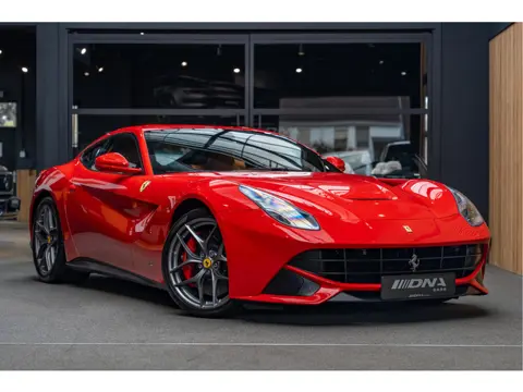Ferrari F12 Berlinetta Carbon Lift Rosso Corsa Camera 6.3 Berlinetta HELE Rosso Corsa