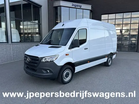 Mercedes-Benz Sprinter 317 CDI L2 H2 Pro LED / MBUX / Navigatie / Camera / Parkeersensoren / Cruise 
