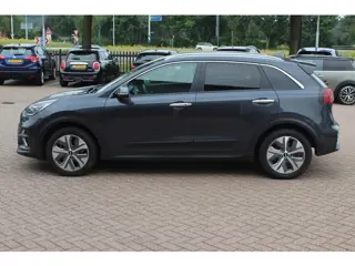 Kia e-Niro ExecutiveLine 64 kWh / Camera / Leder / Keyless / Stoelventilatie / Navigatie / Dodehoek 