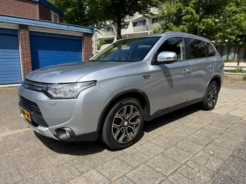 Mitsubishi Outlander 2.0 PHEV Executive Edition X-Line APK Plug-In Hybrid