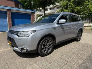 Mitsubishi Outlander 2.0 PHEV Executive Edition X-Line APK Plug-In Hybrid