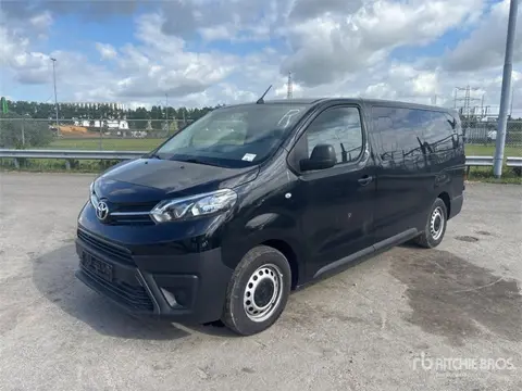 Toyota ProAce Verso 2.0 106 KW 9-seater L2H1 minibus 9-se