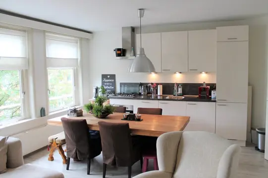 Woning aan de Gillis van Ledenberchstraat te Amsterdam