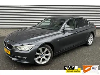 BMW 3-serie 328i High Executive Haed Up Leder Navi
