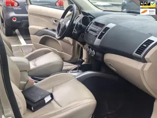 Mitsubishi Outlander €2500,- Automaatbak slipt ! 7 Pers. FULL OPTIONS !