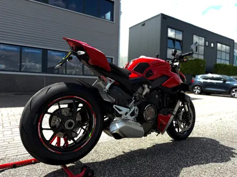 Ducati Naked Streetfighter V4