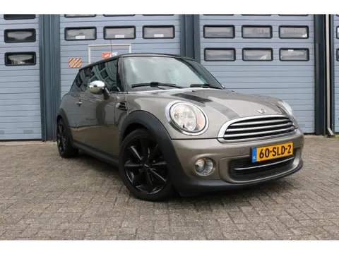 MINI 3-deurs 1.6 One Leder Ecc Navi 17inch Zwart dak Bj:2011