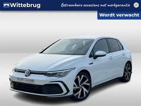 Volkswagen Golf 1.5 eTSI 150pk DSG R-Line Business+ / Head-up Display / Camera / Stuur & Stoelverwar