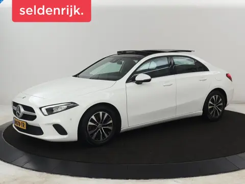 Mercedes-Benz A-klasse 180 Business Solution | Panoramadak |  Stoelverwarming | Full LED | Half lede