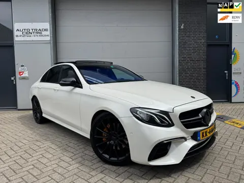 Mercedes-Benz E-klasse 200 AMG-style [ Sfeerverlichting | Pano | Burmester | StoelVW | Achteruitrijc