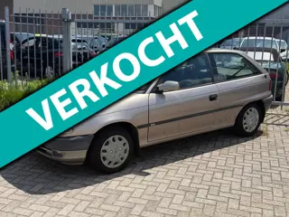 Opel Astra 1.6i Season UNIEK! 1EIGENAAR! IJSKOUDE AIRCO l TREKHAAK l STUURBEKRACHTEGING! NIEUWE APK!