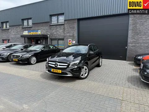 Mercedes-Benz GLA 180 Ambition | 12MND GARANTIE | AUTOMAAT | LED | CRUISE | AIRCO | LMV |