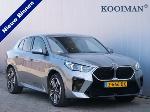 BMW X2 sDrive20i Launch Edition 170 Pk Automaat Navi / DAB / Leer / Trekhaak / M-pakket / Apple Carp