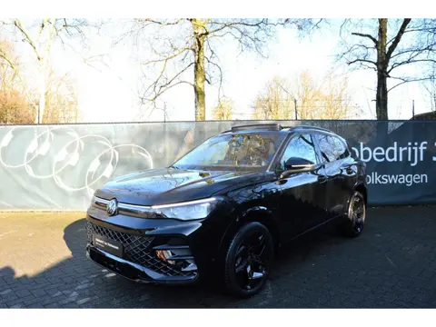 Volkswagen TIGUAN 1.5 eHybrid |R-Line|Black Style|Panoramadak|HuD|Massage|Ambiance lightning|Automaa