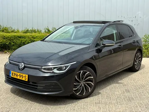Volkswagen Golf VIII Lim. Life eTSI | Pano | Keyless | Sfeerverlichting | Stuurverwarming