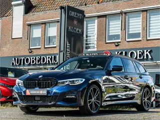 BMW 3 Serie Touring 330e xDrive High Exe M-Sport PANO LASER HARMAN KARDON HUD CAMERA 19 INCH BOMVOL!