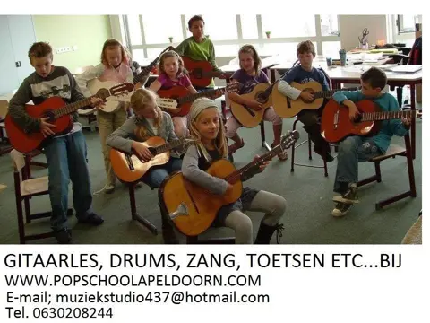 Gitaarles, drums, zang, piano