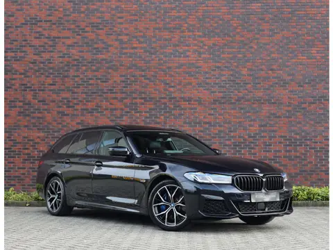BMW 5 Serie Touring 530e xDrive | Pano - Trekhaak - HUD