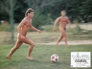 VIVRE NU ( LIVING NAKED ) lobbycard set.