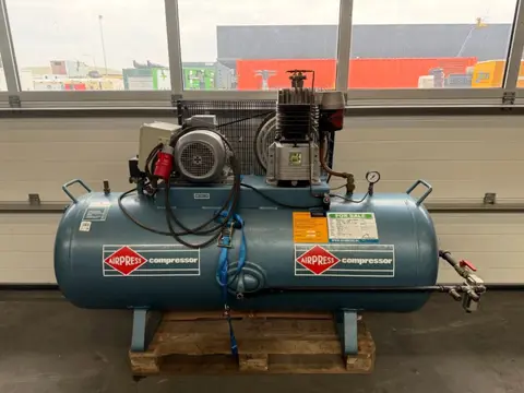 Airpress K500-700S Super 4 kW 700 L / min 12 Bar Elektrische Zuigercompressor as New !