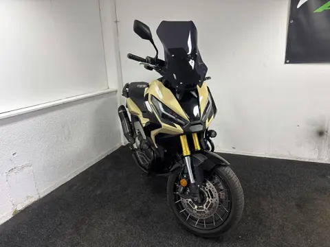 Honda Scooter NC 750 X-ADV - Akrapovic - Mistlampen - Smoked Windscherm - Weinig km