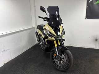 Honda Scooter NC 750 X-ADV - Akrapovic - Mistlampen - Smoked Windscherm - Weinig km