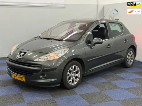 Peugeot 207 1.4-16V XT / NETTE AUTO / DEALER ONDERHOUDEN / AIRCO