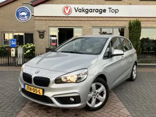 BMW 2-serie Active Tourer 225xe | HUD | Nieuwe grotere accu | Navi