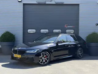 BMW 5-serie Touring 530e M-Sport | Panoramadak | Camera | Head-Up Display | Elektrische Trekhaak | E