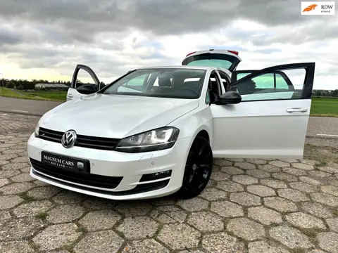 Volkswagen Golf 1.4 TSI R-LINE Parelmoer 5D XENON AIRCO STOELVERWARMING NAVI SCHERM NIEUWE APK
