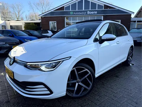 Volkswagen Golf 1.5 TSI Life Panoramadak, 18''Lmv, IQ Light, Winterpakket