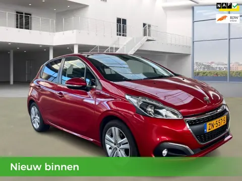 Peugeot 208 1.2 PureTech Signature NAP 5D TREKHAAK AIRCO NAVI PAKEERSENSOREN CRUISECONTROL VELGEN EL