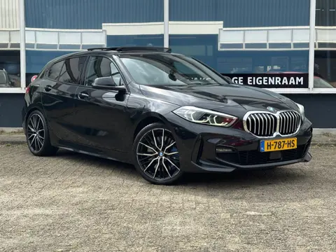 BMW 1-serie 118i M-Sport/PANO/HUD/CAM/VIRTUAL/SFEER/VOL