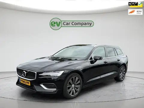 Volvo V60 2.0 B3 R-Design | Volleder | Nederlandse auto | Memory Seats | Trekhaak | Camera | Adapt. 