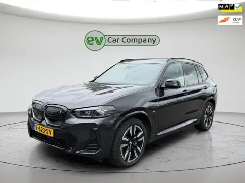 BMW IX3 High Executive 80 kWh | SOH 92% | M Sport | Trekhaak | Panoramadak | 360 Camera | Headup Dis